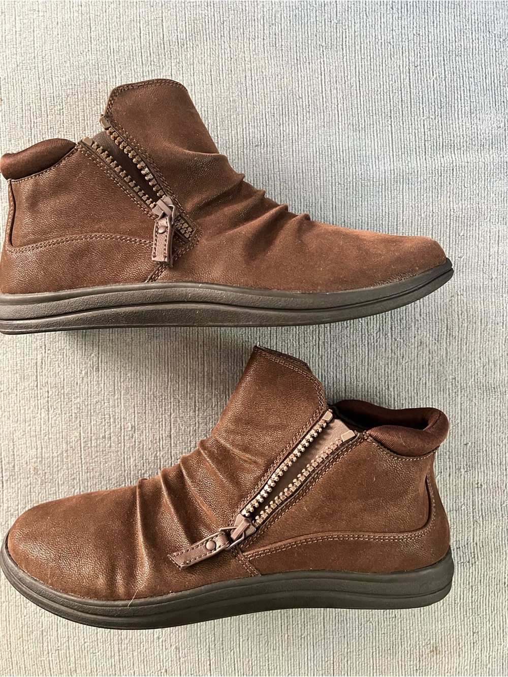 Women’s Clarks Brown Suede Slip-On Ankle Shoes with Side Zipper size 8